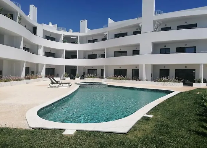 Apartment 2 Bedrooms , Centre Of Alvor, Open View And Private Parking