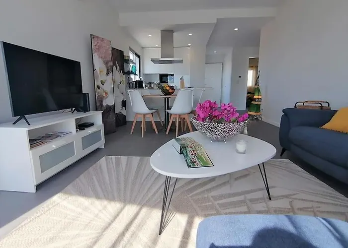 Apartment 2 Bedrooms , Centre Of Alvor, Open View And Private Parking