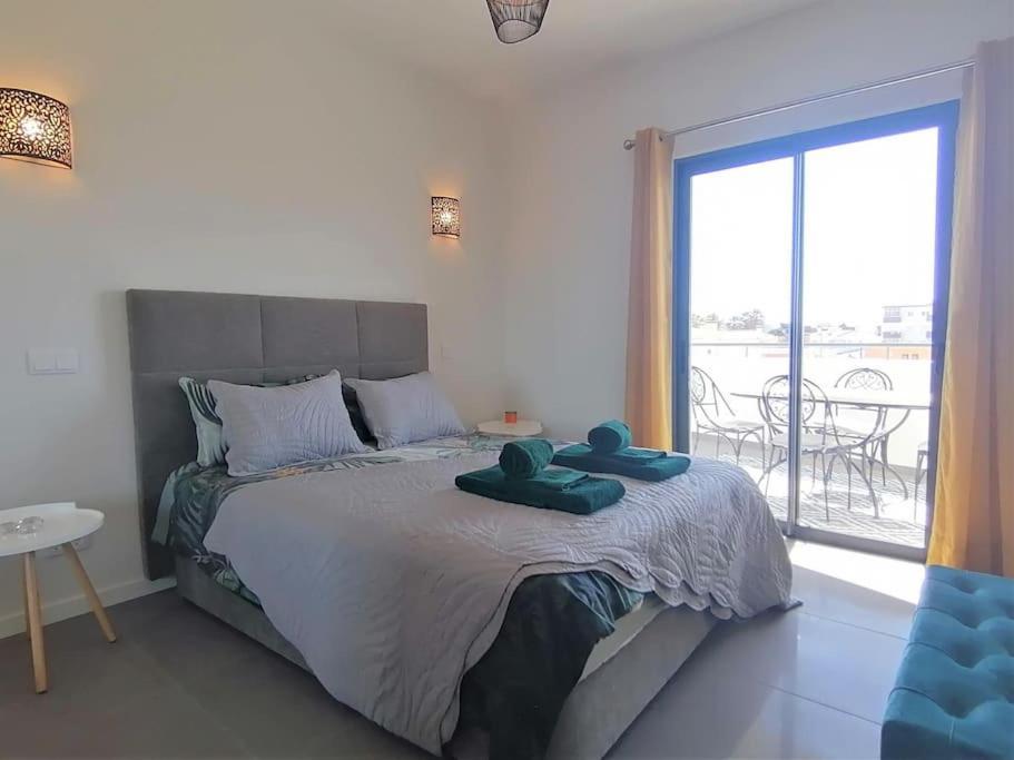 2 Bedrooms , Centre Of Alvor, Open View And Private Parking *