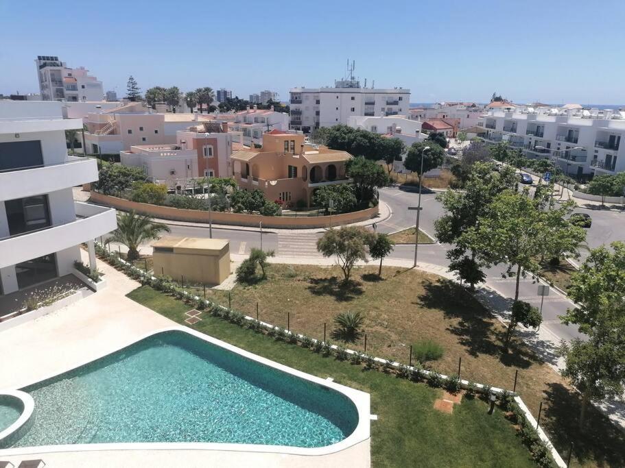 2 Bedrooms , Centre Of Alvor, Open View And Private Parking Apartment Alvor