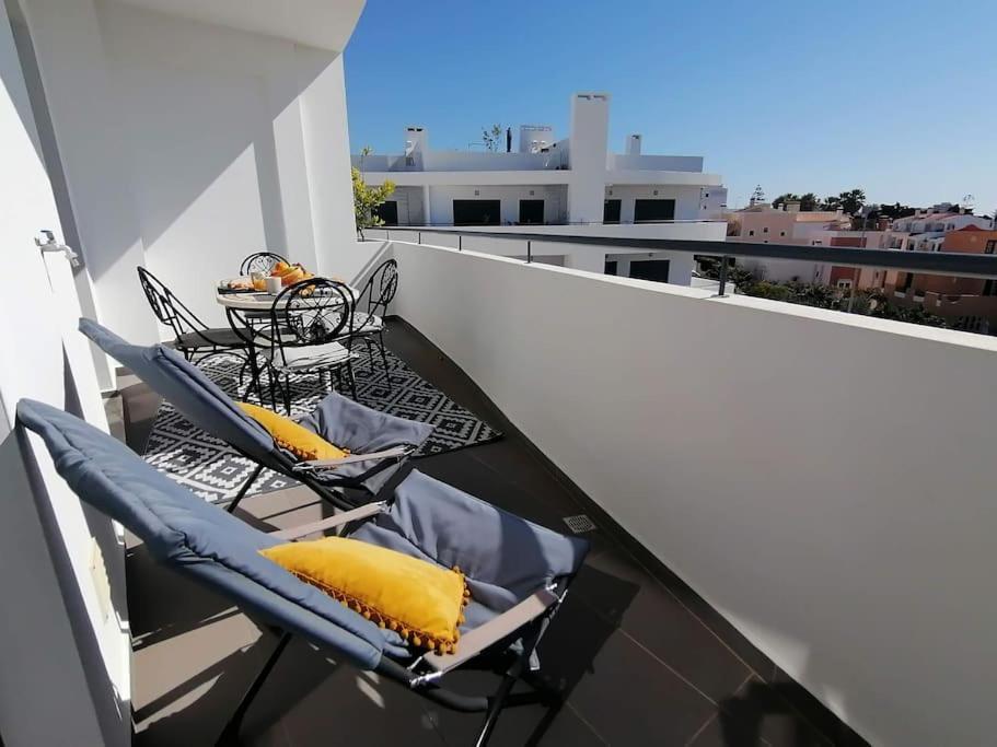 2 Bedrooms , Centre Of Alvor, Open View And Private Parking Apartment *