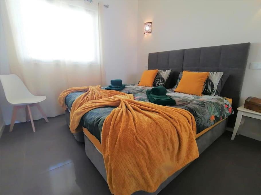 2 Bedrooms , Centre Of Alvor, Open View And Private Parking Alvor