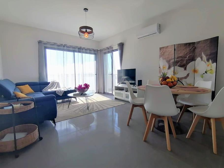 2 Bedrooms , Centre Of Alvor, Open View And Private Parking Apartment