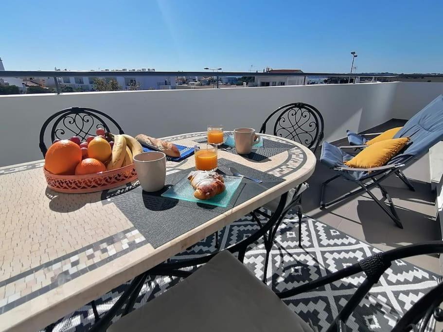 2 Bedrooms , Centre Of Alvor, Open View And Private Parking Apartamento *