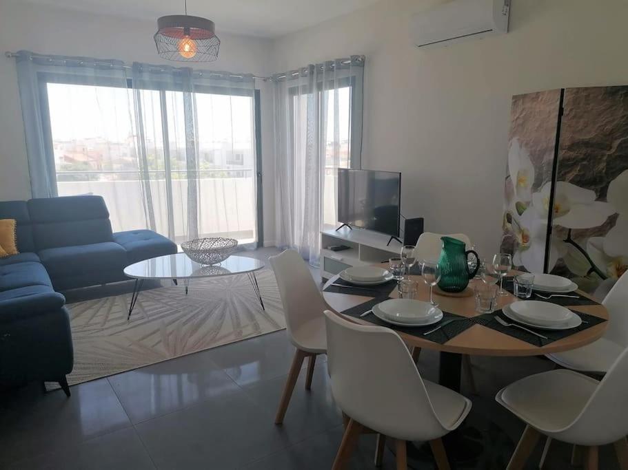 2 Bedrooms , Centre Of Alvor, Open View And Private Parking * Alvor