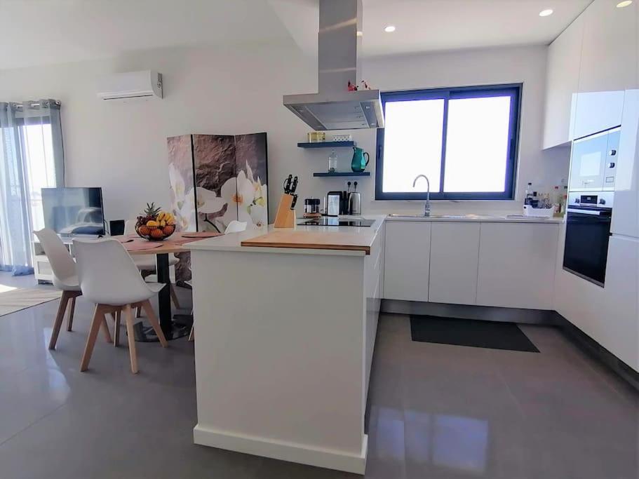2 Bedrooms , Centre Of Alvor, Open View And Private Parking * Alvor