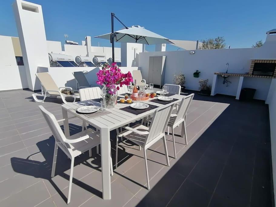 Apartamento 2 Bedrooms , Centre Of Alvor, Open View And Private Parking *
