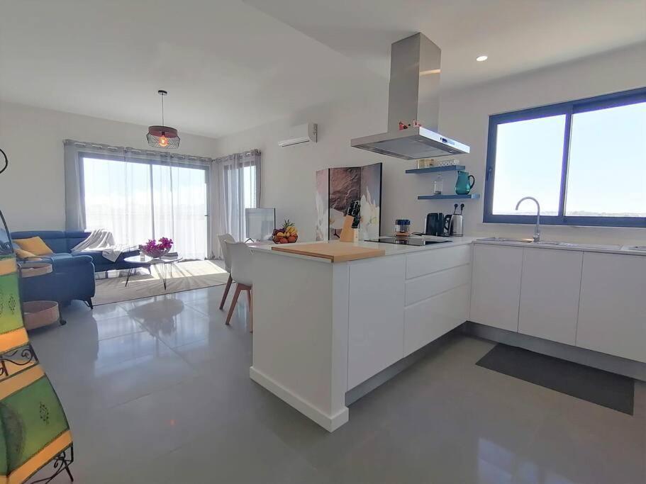 Apartment 2 Bedrooms , Centre Of Alvor, Open View And Private Parking *