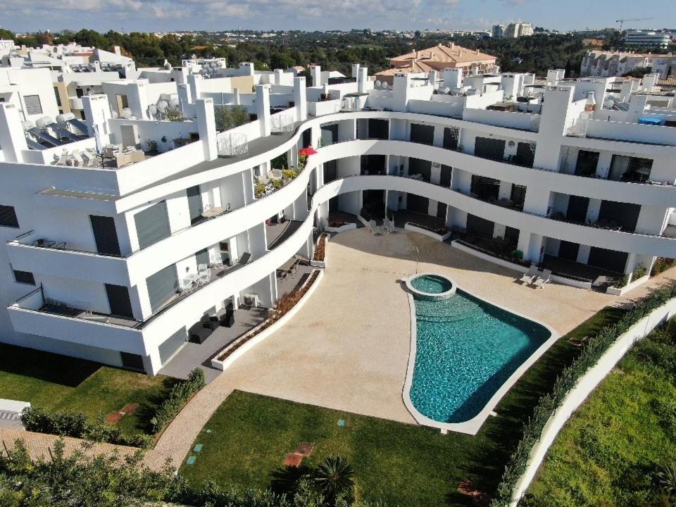 Apartment 2 Bedrooms , Centre Of Alvor, Open View And Private Parking *